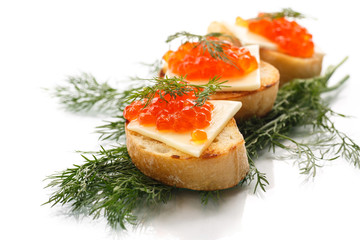 slice of bread with red caviar