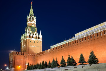 Fototapeta na wymiar Kremlin tower with star and large clock
