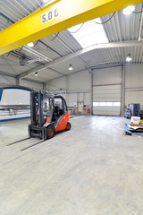Gabelstapler in Industriehalle