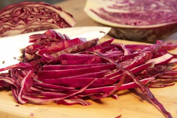 Rotkohl schneiden