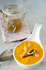 Kürbiscremesuppe mit Curry