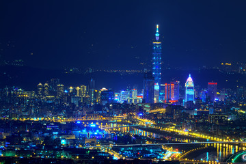 Obraz premium Full view of Taipei city at night
