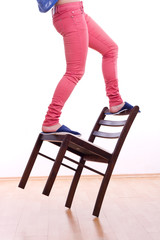 Stuhl als alternative zur Leiter