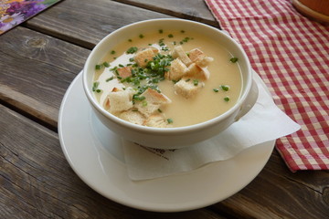 Kartoffelsuppe mit Croutons