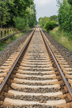 Eisenbahnschienen schnurgerad