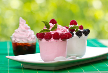 Frozen yogurt with berries