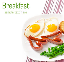 Fried eggs with sausage and green beans