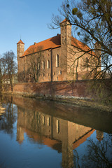 Fototapeta na wymiar Stary średniowieczny zamek gotycki w Lidzbarku Warmińskim