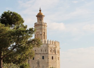Fototapeta na wymiar Złota Wieża w Sewilli Sewilli Andaluzja
