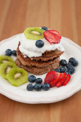 Vollwert Pancakes mit Früchten