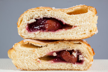 Krapfen mit Kirschfüllung