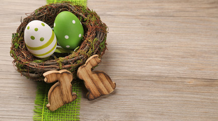 Osterhasen mit Ostereiern