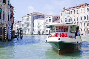 Vaporetto in Venice Canal - obrazy, fototapety, plakaty