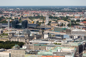 Obraz premium Aerial view of Berlin with Reichstag and Hauptbanhof