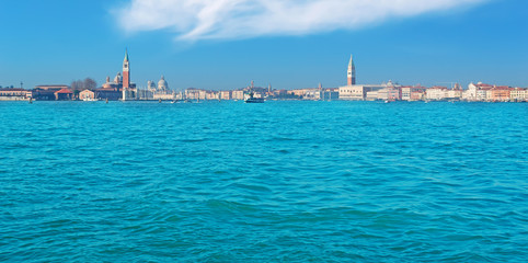 Fototapeta na wymiar Venice shore