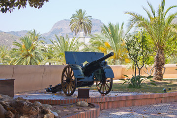 monument to colonialists