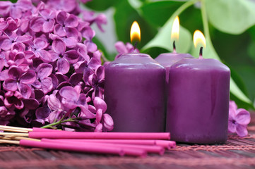 Obraz na płótnie Canvas bougies senteur lilas