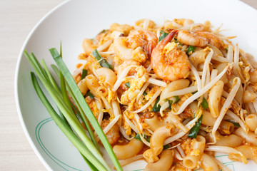stir-fried macaroni  with shrimps (Pad Thai)