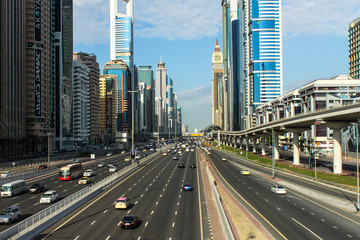 Fototapeta na wymiar Sheikh Zayed Road w Dubaju, Zjednoczone Emiraty Arabskie.
