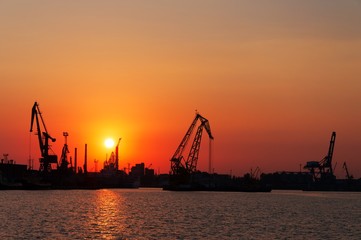 Fototapeta na wymiar Red Sunset W Seaport