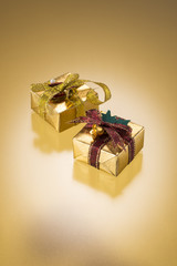 ラッピングしたクリスマスプレゼント