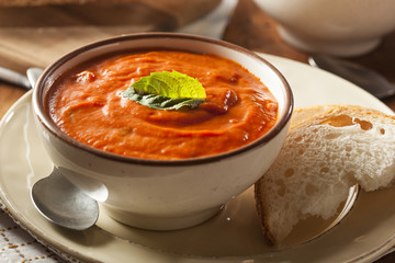 Creamy Tomato Basil Bisque Soup