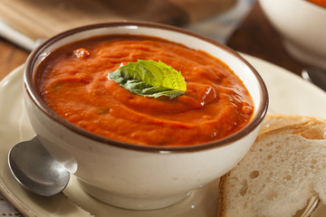 Creamy Tomato Basil Bisque Soup