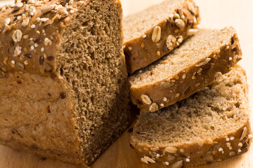 sliced ​​bread with cereals