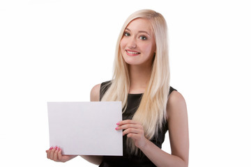 Naklejka premium Smiling woman holding blank card.