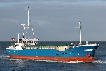 K&uuml;stenmotorschiff auf See