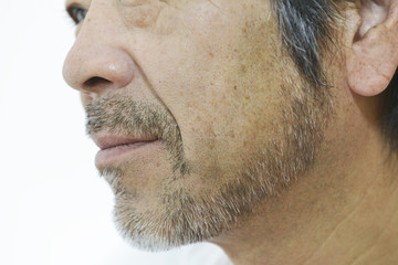 髭を生やした50代男性