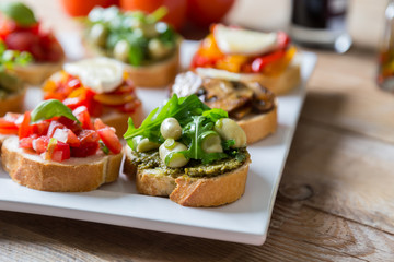 Bruschetta mit Bohnen und Rucola, Pilze, Ziegenkäse