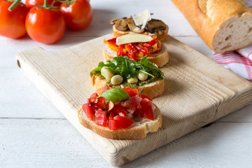 Bruschetta mit Bohnen und Rucola, Pilze, Ziegenkäse