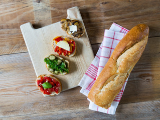 Bruschetta mit Bohnen und Rucola, Pilze, Ziegenkäse