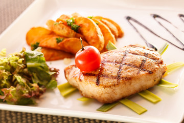 steak with potatoes