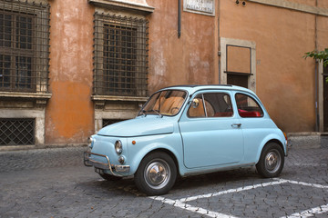 Fototapeta premium Fiat 500 dans les Rues de Rome