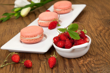 Strawberry Macaroons