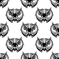 Seamless pattern of wise old owls