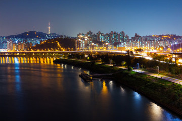 Fototapeta na wymiar Miasto w nocy Seulu