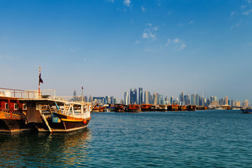 Obraz premium Doha, Qatar: Traditional sail boats called Dhows