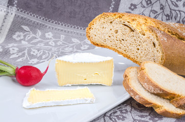 Camembert mit Brot 2
