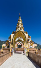 Fototapeta na wymiar golden pagoda in thailand