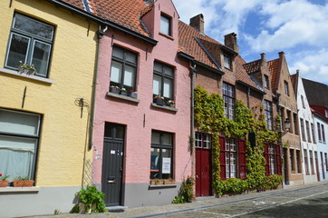 Fototapeta na wymiar Fasady colorées Maisons, Brugia, Belgia
