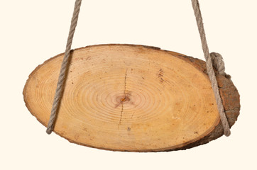 altes Holzschild hängt Strick Seil