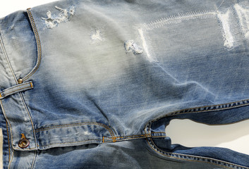 Jeans strappati particolare