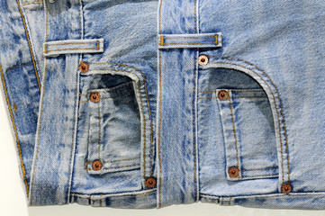 Jeans particolare tasche davanti