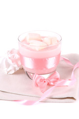 Obraz na płótnie Canvas Tasty yogurt with marshmallows, isolated on white
