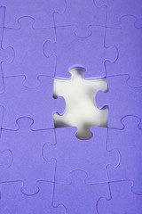 Obraz premium Last piece of jigsaw puzzle, close-up