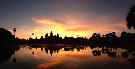 Foto op Plexiglas sunrise Angkor Wat Cambodia © TravelTelly