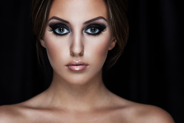 Fototapeta premium Beauty on black